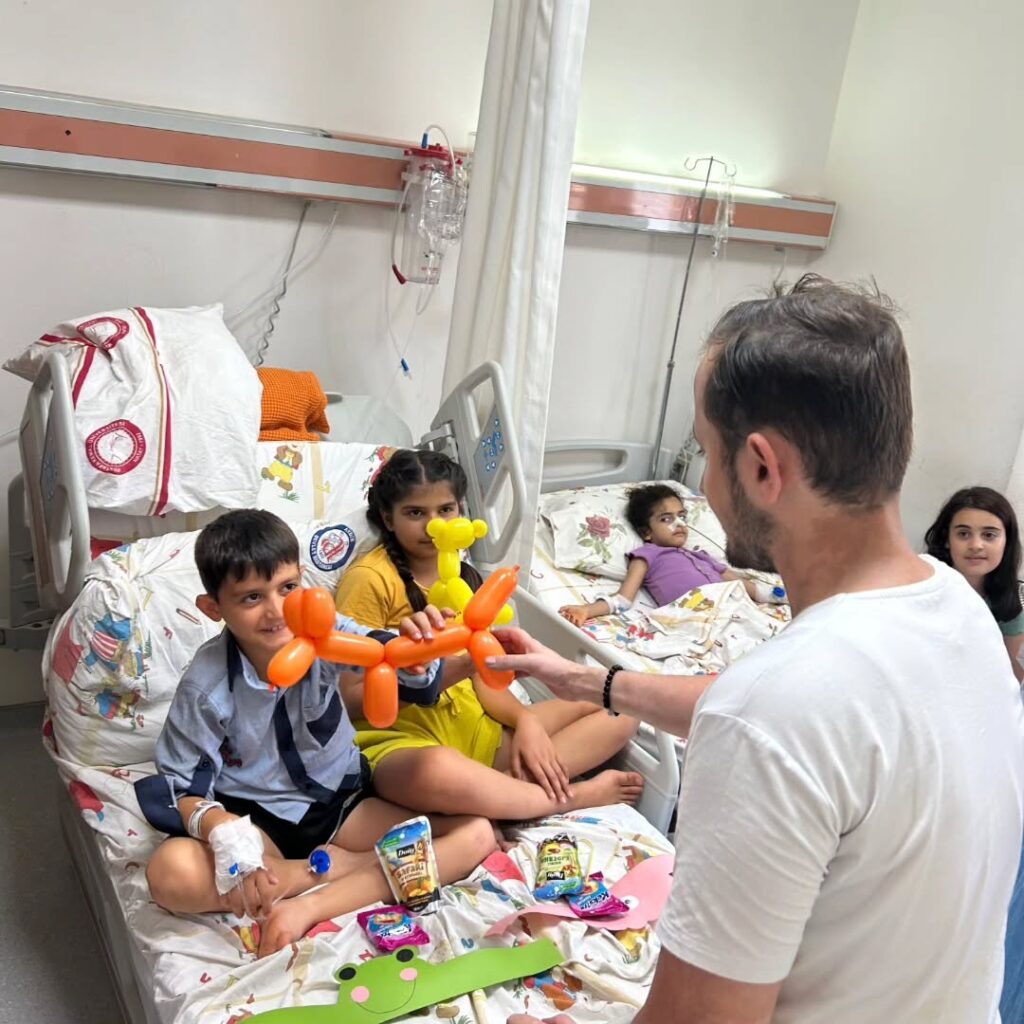 Bitebimuv, Bir Tebessüm Bin Mutluluk, Hatay, Dernek, Vakıf, Ömer Faruk Kural, Lösemi, Ziyaret, Huzurevi, Sosyal Sorumluluk, Yardım